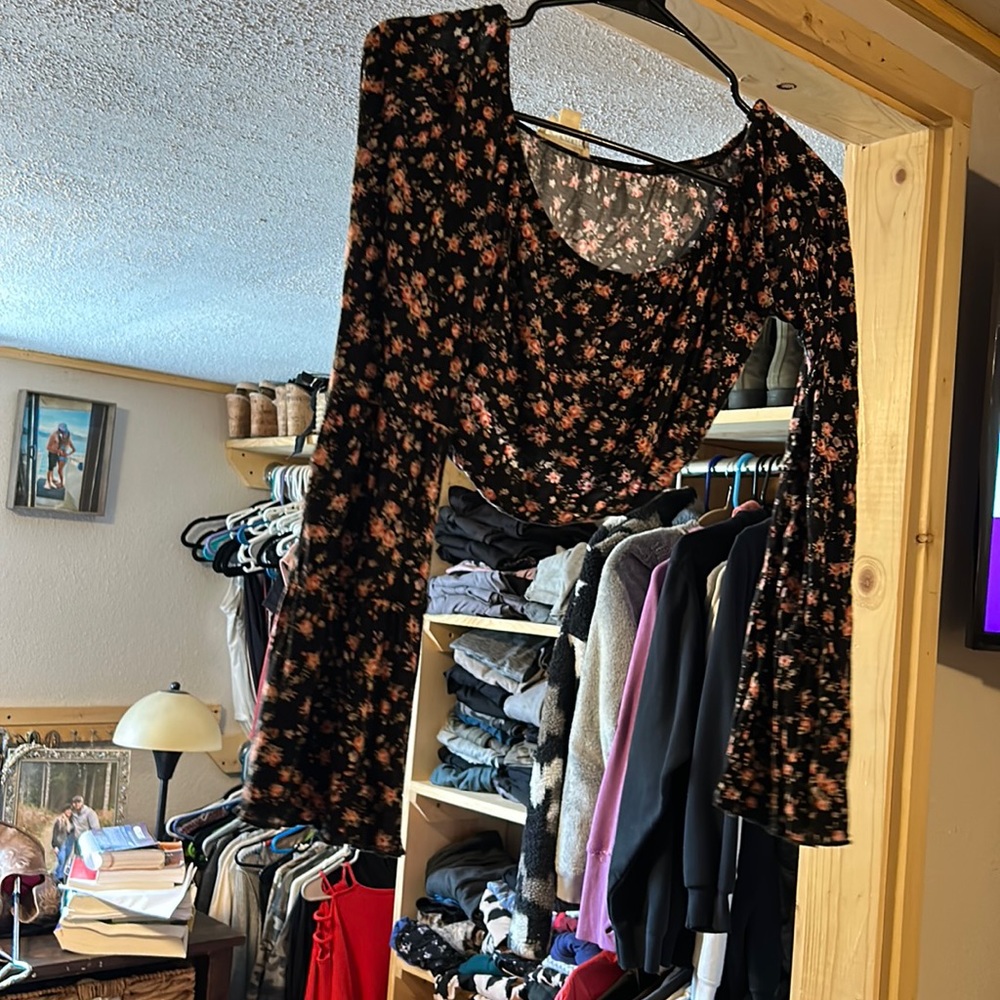 Size small crop top (pacsun)